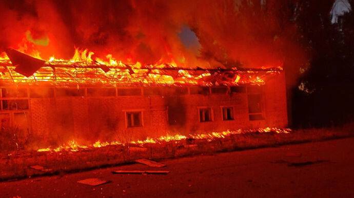 Российские удары по Донецкой области: из-под завалов достали мужчину, сгорел вокзал