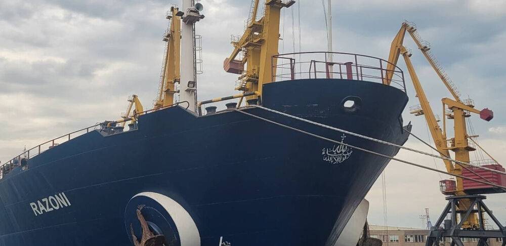 Перше судно із раніше заблокованим українським зерном виходить у море