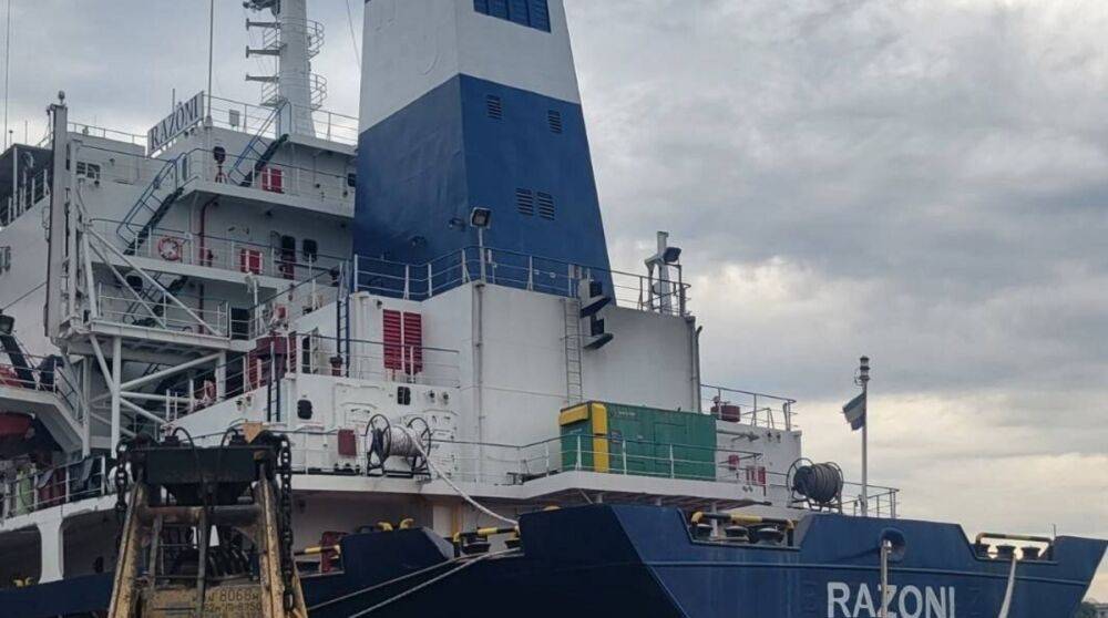 Первое судно с украинским продовольствием вышло из порта Одессы