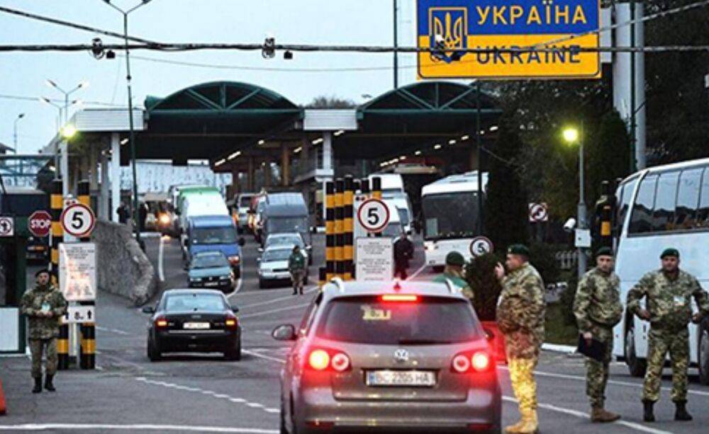 Как выехать из Украины: в МВД наконец-то назвали полный перечень документов