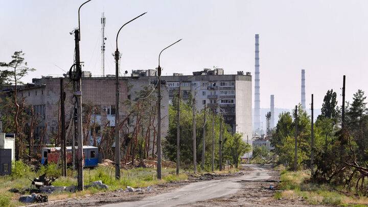 Окупанти повідомили, як збираються відновлювати електропостачання на Луганщині