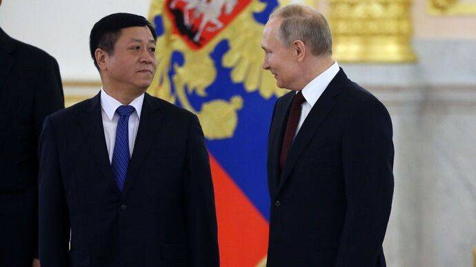 Китай назвал США "главным виновником" войны в Украине