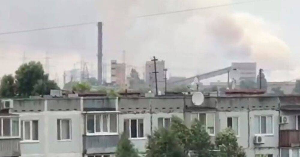 Запорожская АЭС в дыму: ВС РФ снова обстреляли станцию (фото, видео)