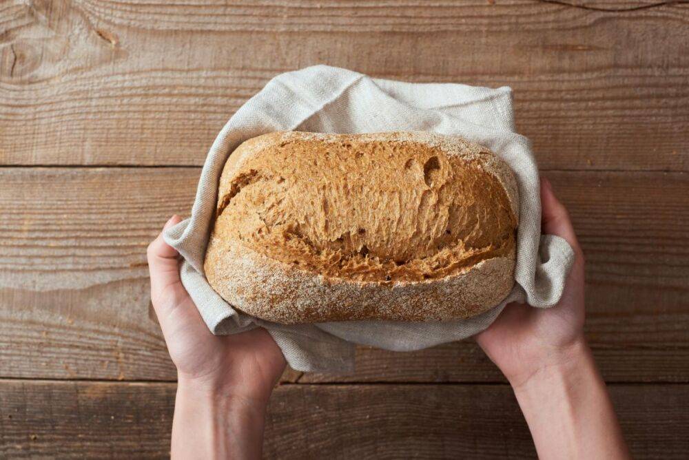 В Тростянце пекарня оказалась в центре скандала: работники кормили хлебом оккупантов
