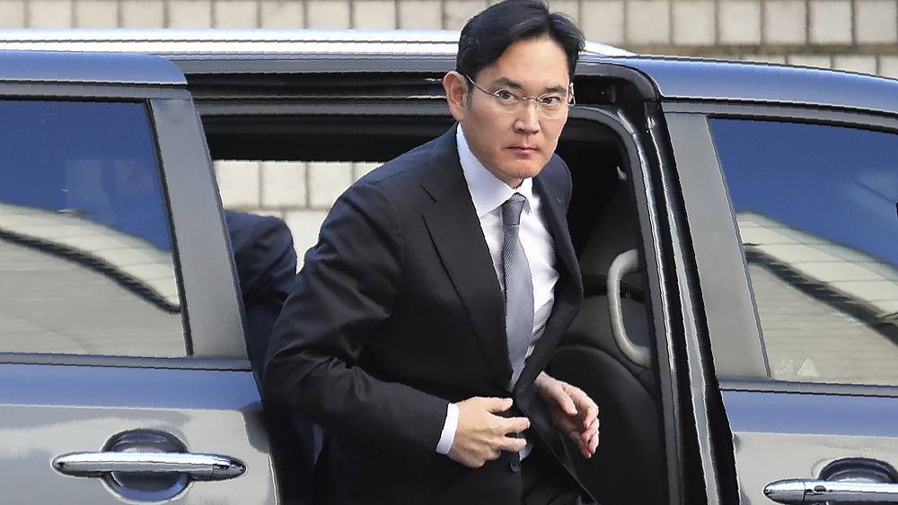 Глава концерна Samsung помилован ради спасения экономики страны