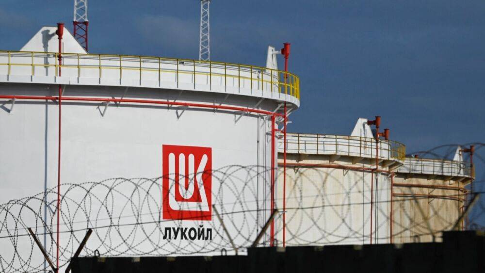 МЭА: добыча нефти в России снизится на 20% к началу 2023 года
