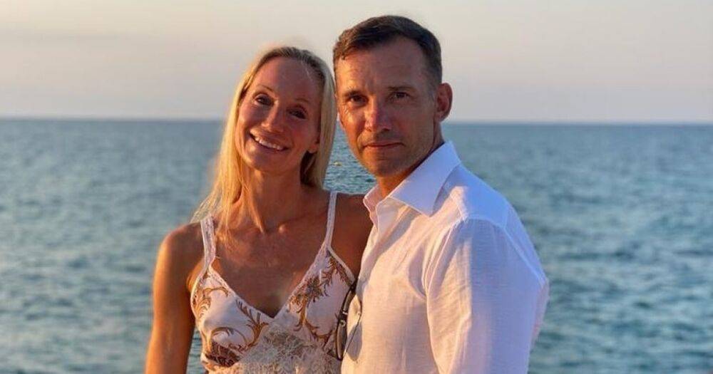Футболист Андрей Шевченко показал фото с женой в ее день рождения