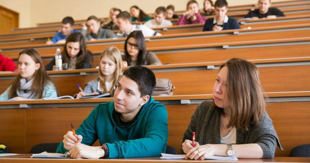 Новый учебный год в университетах: социологи подсчитали, сколько студентов придет в аудитории