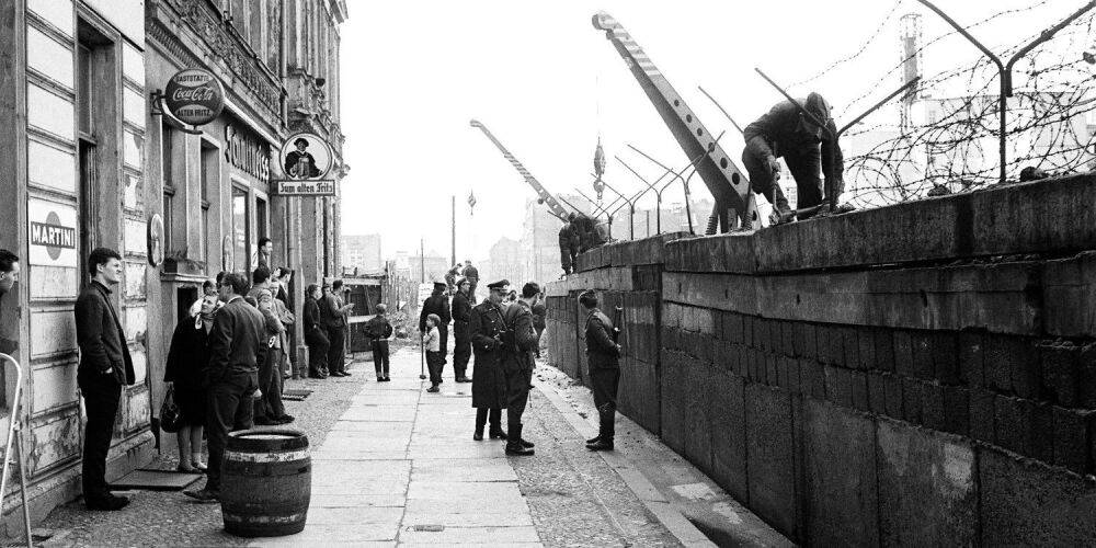 Кремлевская стена-2. Почему 61 год назад Конрад Аденауэр согласился разделить Берлин стеной — история в фото