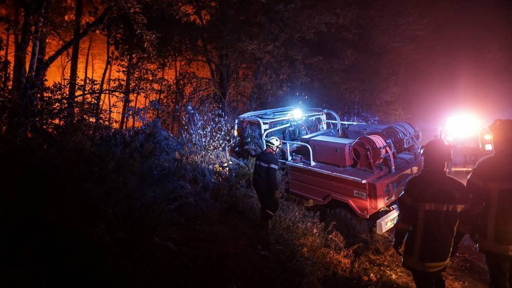 К тушению лесов во Франции присоединились пожарные из других стран