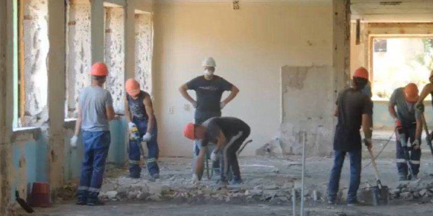 Оккупанты завезли в Мариуполь российских рабочих и не платят им зарплаты — горсовет