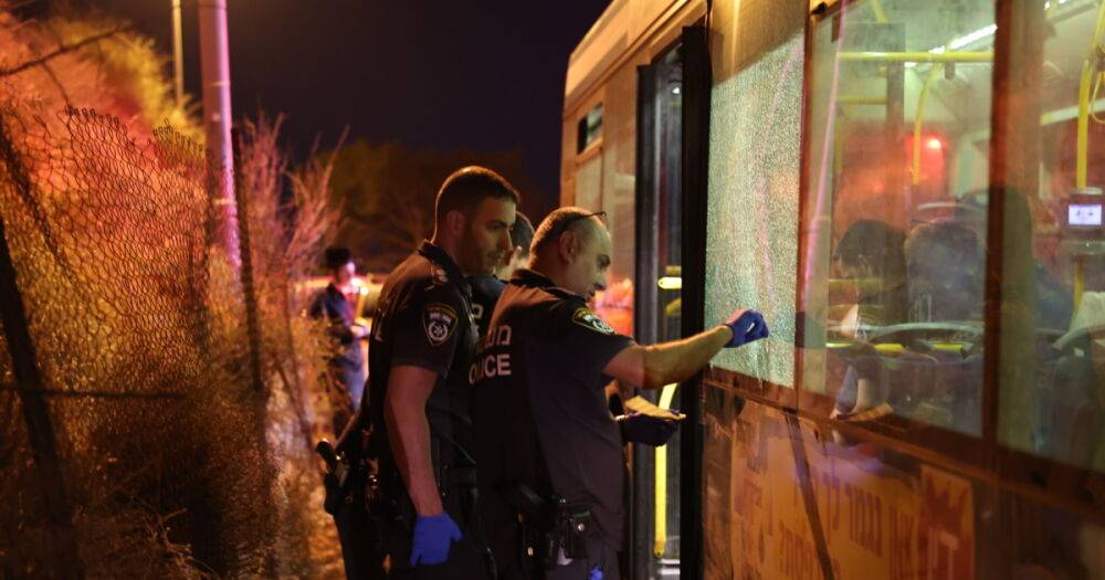 У Стены Плача в Иерусалиме расстреляли автобус: семь человек ранены, террориста задержали (ФОТО, ВИДЕО)