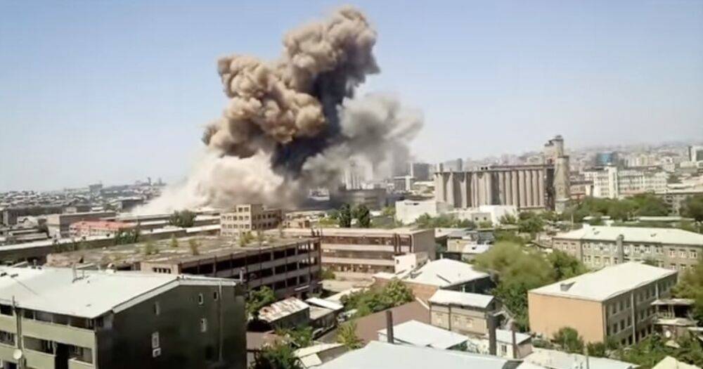 В торговом центре в Ереване прогремел взрыв, есть пострадавшие (видео)