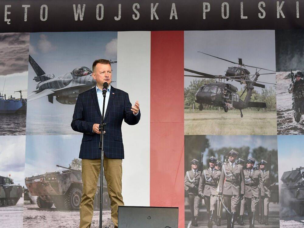 Министр обороны Польши заявил, что нужно "остановить марш зла", поддерживая Украину и строя сильную польскую армию