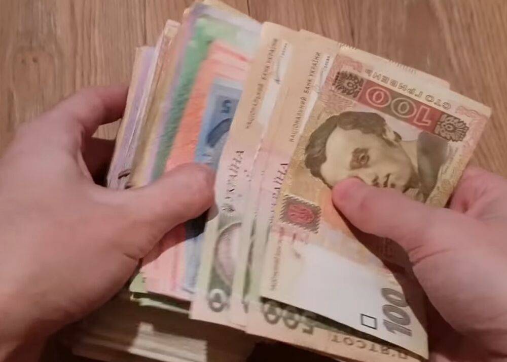 Украинцев просят неотложно оформить новые выплаты: как это сделать