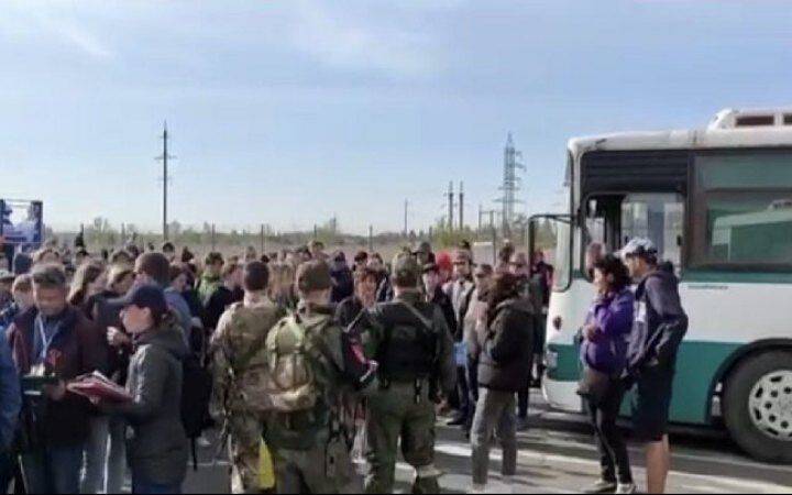 Росіяни розпочали "зворотну депортацію": маріупольців повертають із Пскова додому