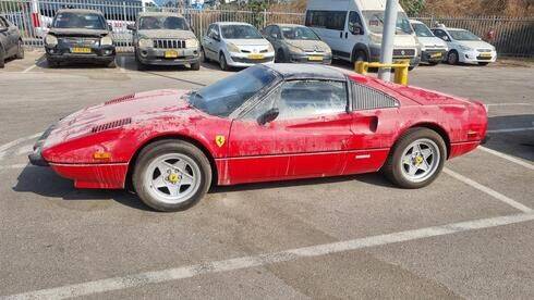 Загадочный аукцион: полиция не продала Ferrari 1977 года, хотя желающие были
