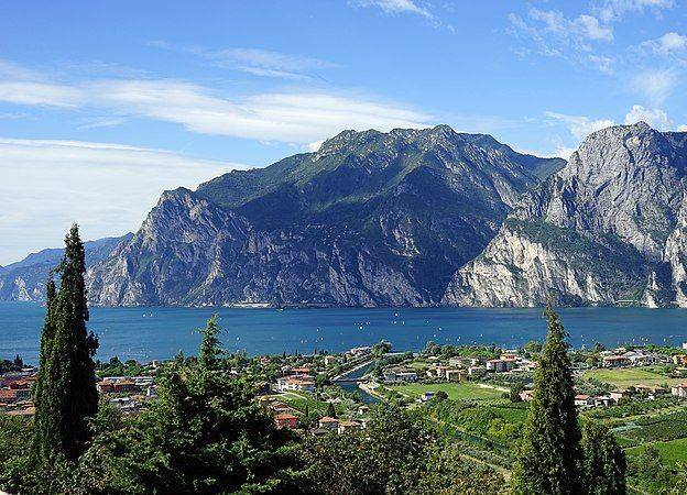Знаменитое итальянское озеро обмелело до исторического уровня