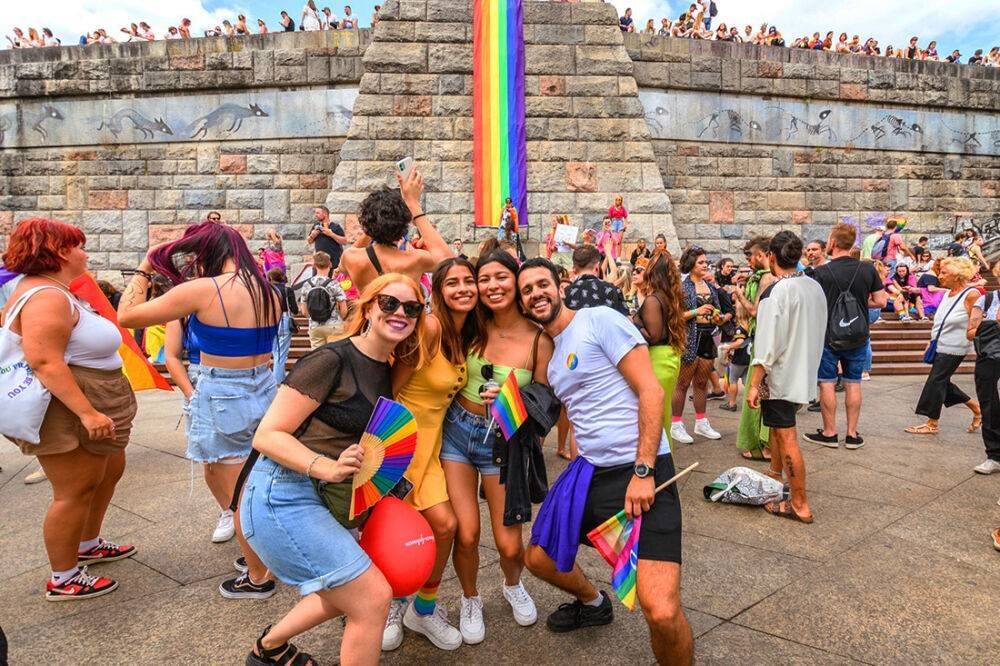 Зачем в Праге проводят ЛГБТ-фестиваль: ответ в одной картинке