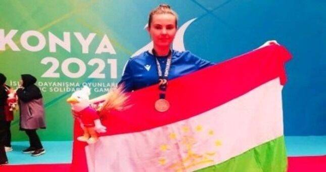 Таджикская спортсменка Екатерина Ищенко завоевала серебряную и бронзовую медали в соревнованиях по настольному теннису