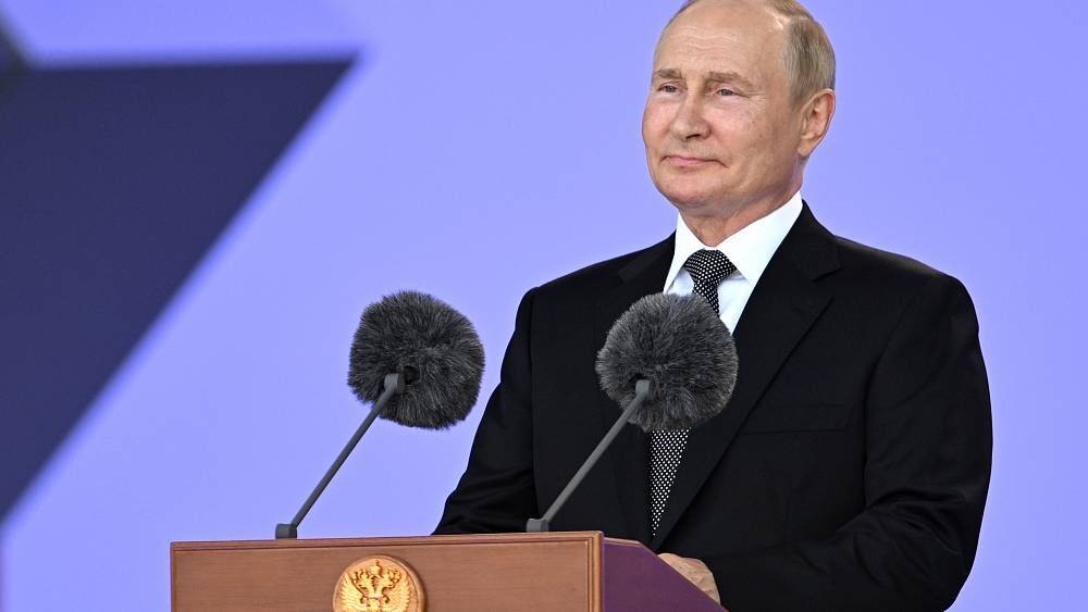 Российский лидер обрушился с критикой на "коллективный Запад"