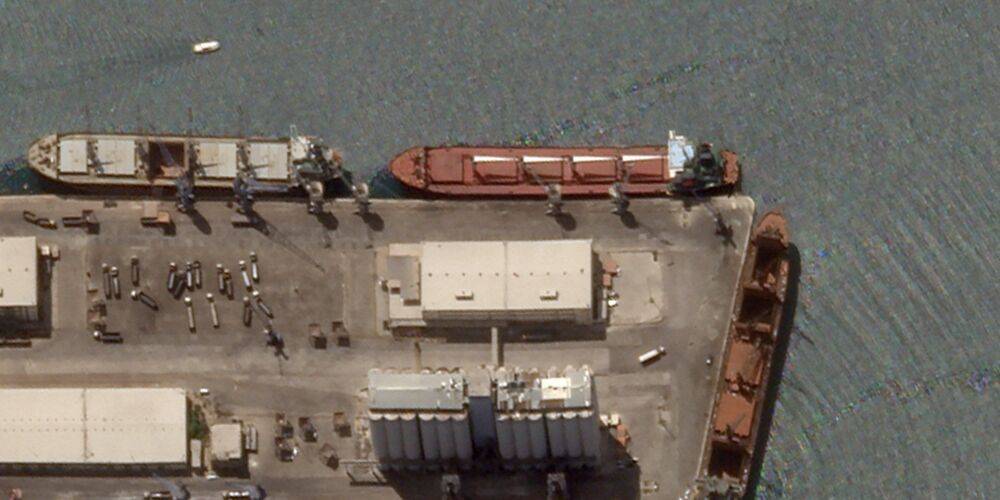 Первое судно с украинским зерном пришвартовалось в порту Сирии — Reuters