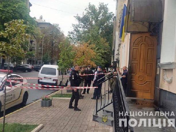 Мужчину, который пытался поджечь здания офиса обмудсмена и Верховного суда в Киеве, приговорили к пяти годам тюрьмы