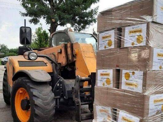 Переселенцы в Харьковской области получили продукты от Фонда Рината Ахметова