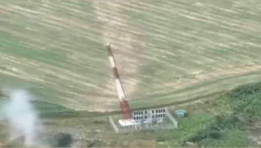 Падала повільно: дрон-камікадзе знищив російську вежу в Білгородській області