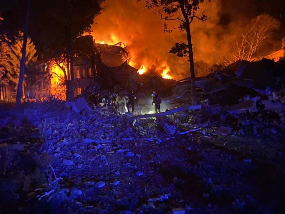 Російська армія обстріляла Харків, почалася пожежа