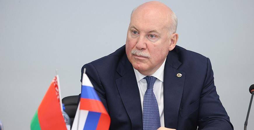 Александр Лукашенко поздравил госсекретаря Союзного государства Дмитрия Мезенцева с днем рождения