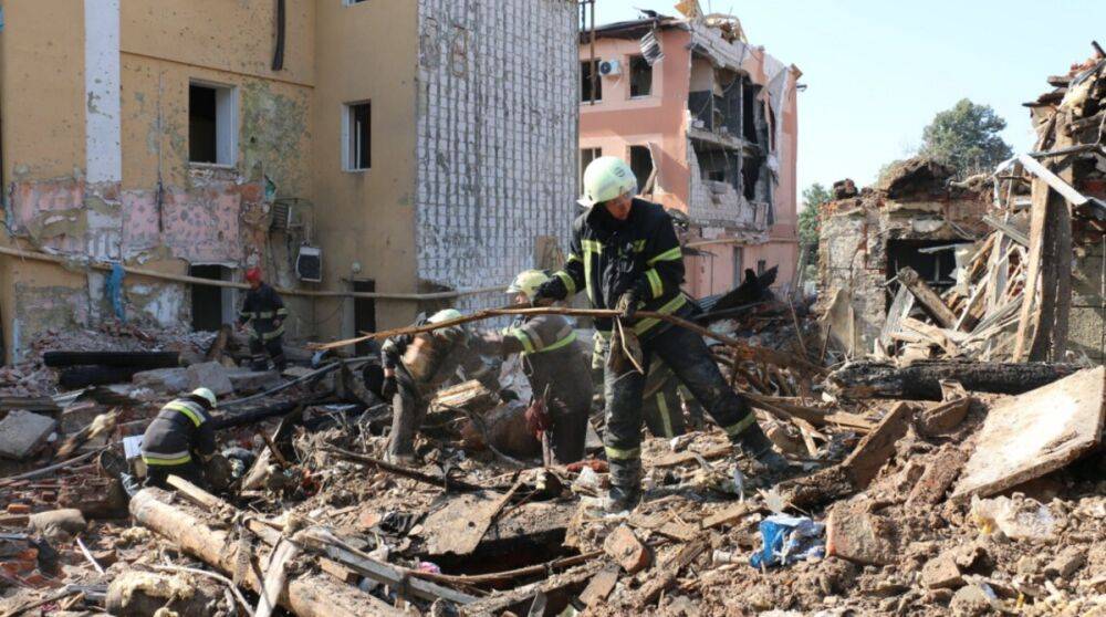 Вечерний обстрел Харькова: под завалами трехэтажного дома нашли еще несколько погибших