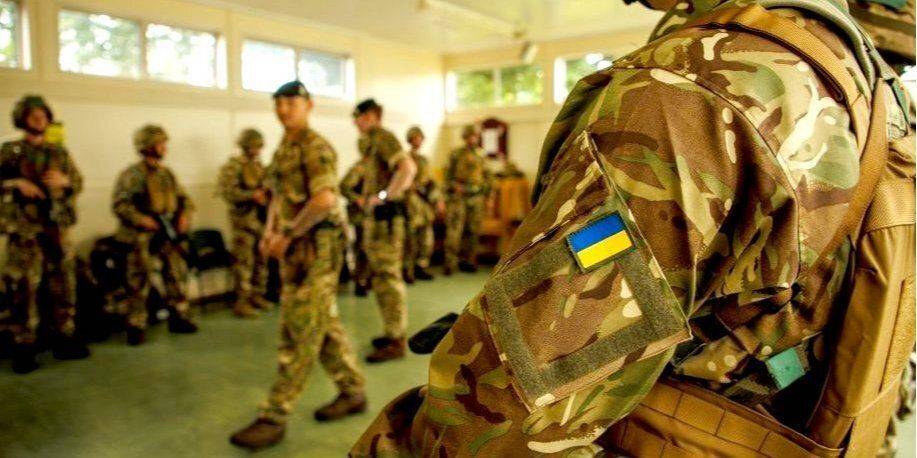 «Калевипоэг вступает в бой»: к подготовке украинских военных в Великобритании присоединилась еще одна страна