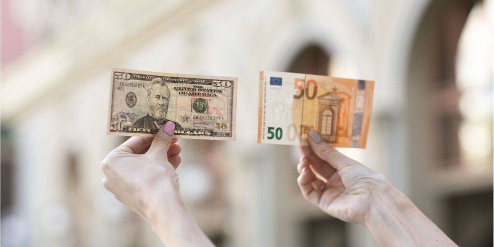 Куда летит курс доллара и евро наличными и по картам