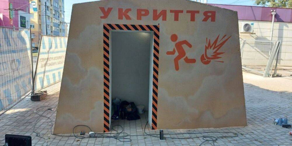 В Харькове установили первую остановку-укрытие: как она выглядит