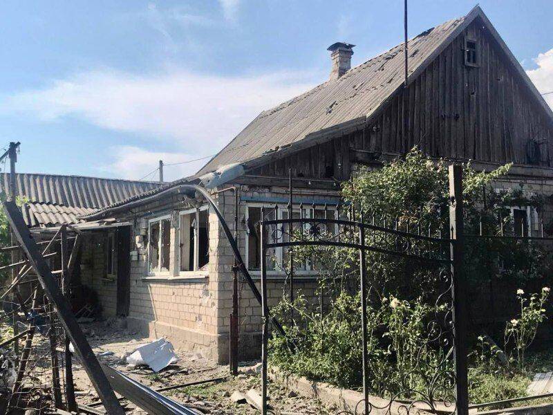 Обстреляны жилые кварталы Марганца в Днепропетровской области, два человека ранены – ОВА
