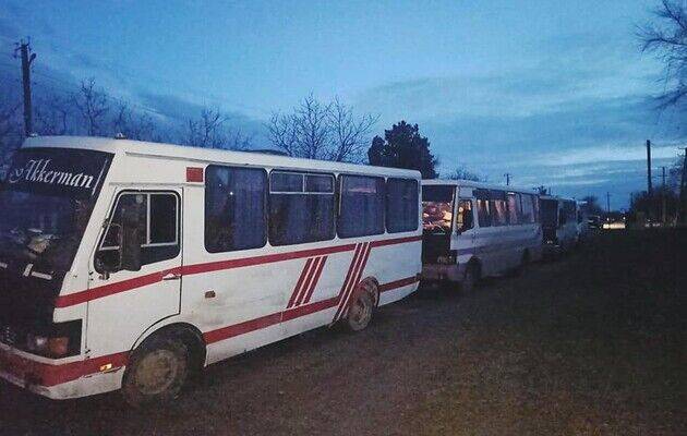 Розстріляли впритул: на Херсонщині окупанти обстріляли евакуаційний автобус, є жертви