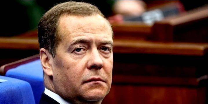 Delirium tremens. Медведев обвинил Казахстан в «геноциде русских», пригрозив введением войск