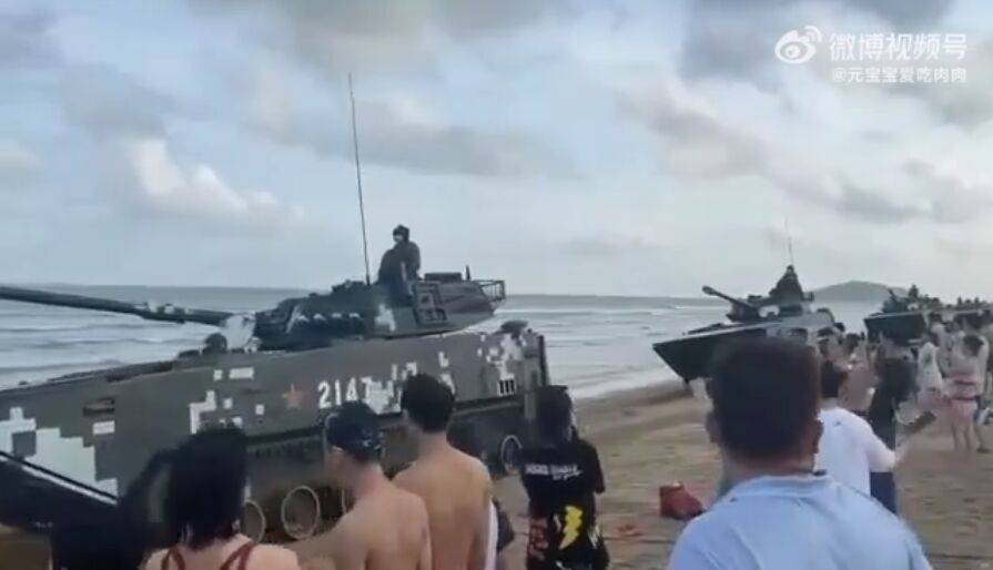 Пелосі, ймовірно, летить на Тайвань: Китай переганяє військову техніку ближче до острова