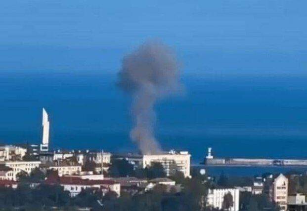 Росіяни після атаки на штаб ЧФ у Севастополі вимагають "закрити" Крим (відео)