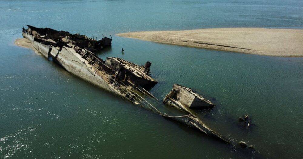 Дунай обмелел из-за засухи: "вылезли" затонувшие корабли со взрывчаткой (ФОТО)