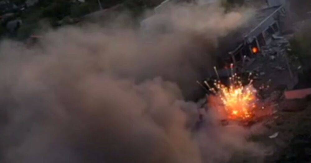Взрывы в Донецке: горит база российского батальона "Пятнашка"