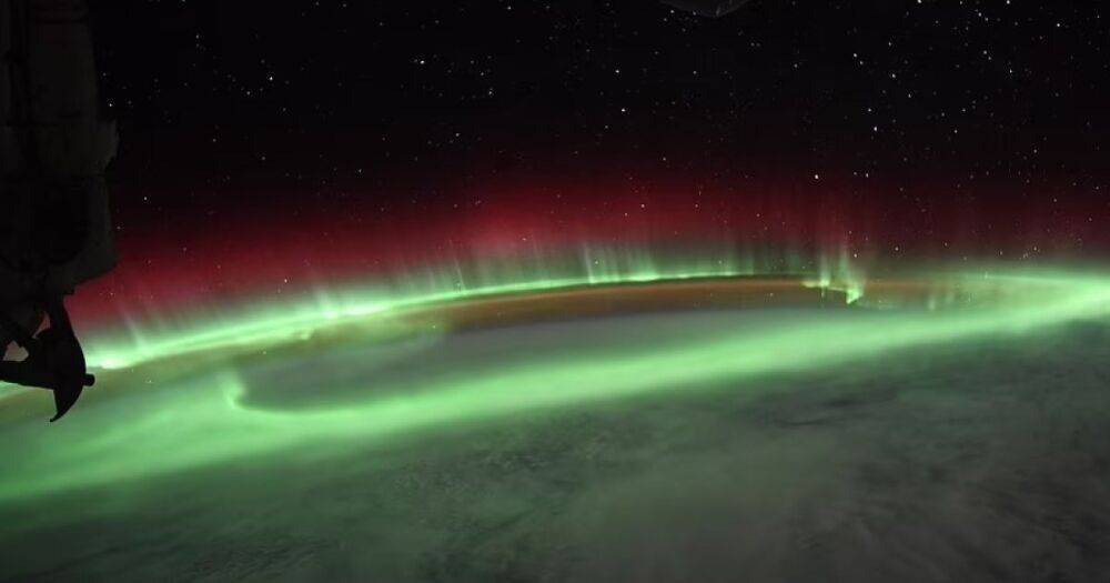 Результат геомагнитной бури. На МКС сделали впечатляющие снимки полярных сияний (фото)