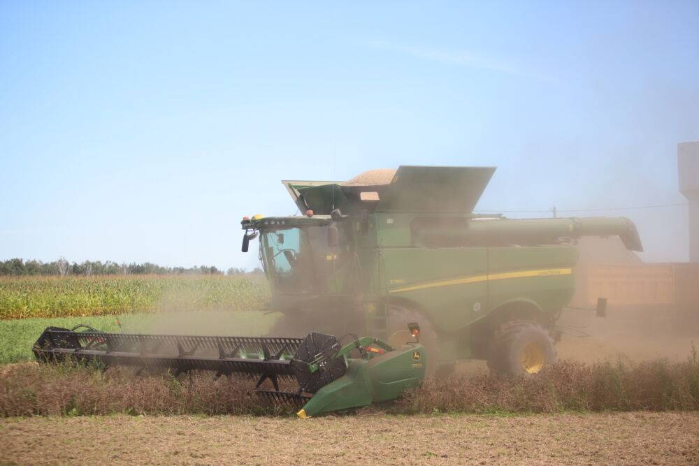 Намолот зерновых и зернобобовых культур в Гродненской области достиг 1,3 миллиона тонн