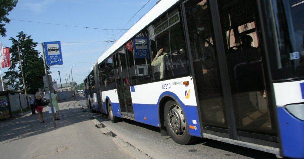 Из-за низких зарплат предприятию Rīgas satiksme не хватает водителей автобусов