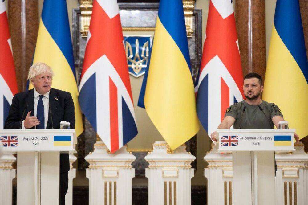 Джонсон в Киеве объявил о выделении £54 млн военной помощи Украине