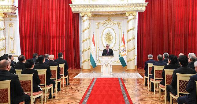 Эмомали Рахмон вручил госнаграды по случаю 31-й годовщины Государственной независимости Таджикистана