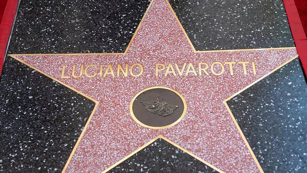 На "Аллее славы" в Голливуде открыли звезду Лучиано Паваротти