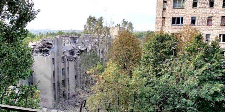 Соцсети: в Кадиевке уничтожена база оккупантов в гостинице Донбасс — фото