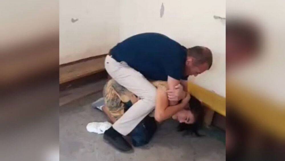 Мужчина, душивший жену в детском саду в Ташкентской области, позже зарезал ее ножом